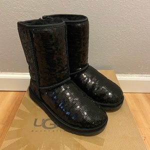 Short black sequin ugg boots size 5 women